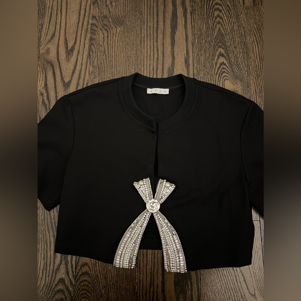 AREA V Neck with a crystal accents size M never worn with tag